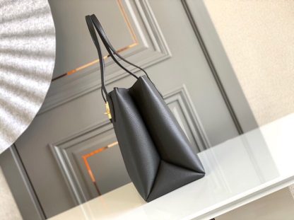Louis Vuitton m57345 black spring and summer new product - lockme handbag - Image 3