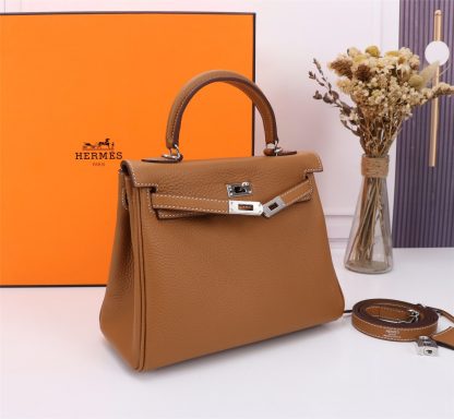 Hermès Golden Brown Kelly Handbag Carry your taste with you Size 28cm 25cm - Image 3