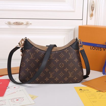 Louis Vuitton M46659 Handbag - Image 3