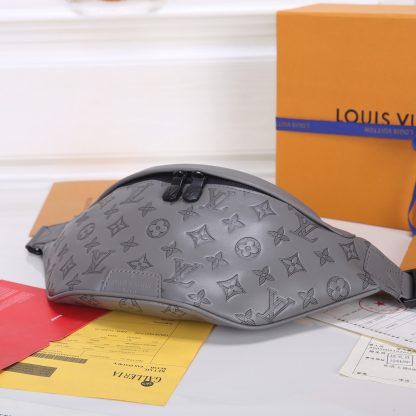 Louis Vuitton M46108 DISCOVERY Small Leather Bag - Image 3