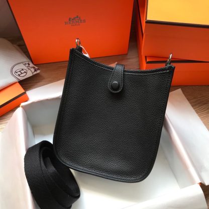 Hermès black top-quality workmanship, versatile, head-turning crossbody bag, size 17cm - Image 3
