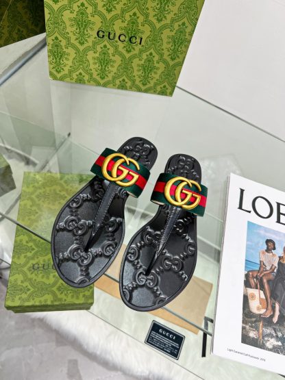 Gucci flat flip flops
