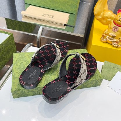 Gucci women's flat slippers - Image 3