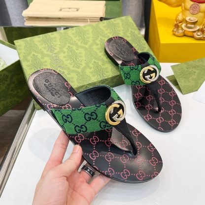 Gucci women's flat slippers - Image 3
