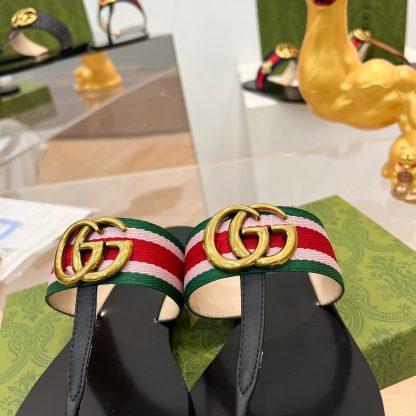 Gucci women's flat slippers - Image 4