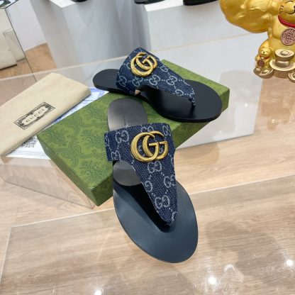 Gucci women's flat slippers - Image 4