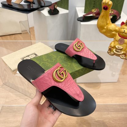Gucci women's flat slippers - Image 3
