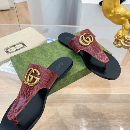 Gucci women's flat slippers - Image 3