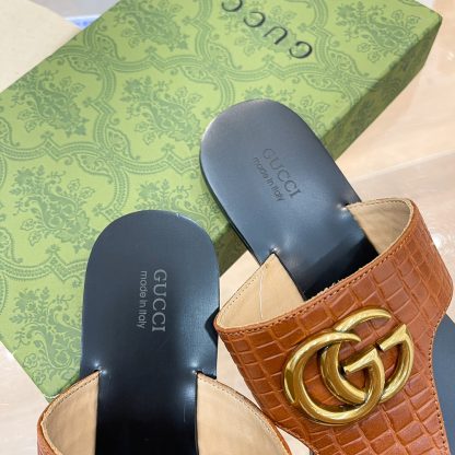 Gucci women's flat slippers - Image 4
