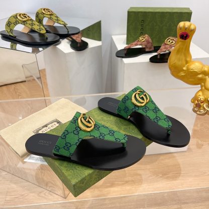 Gucci women's flat slippers - Image 4
