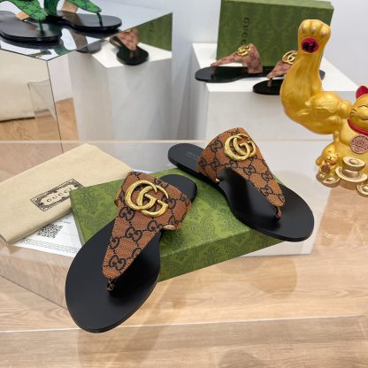 Gucci women's flat slippers - Image 3