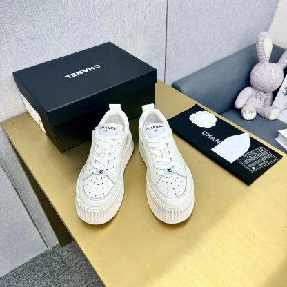 Chanel classic white breathable versatile casual sneakers - Image 3