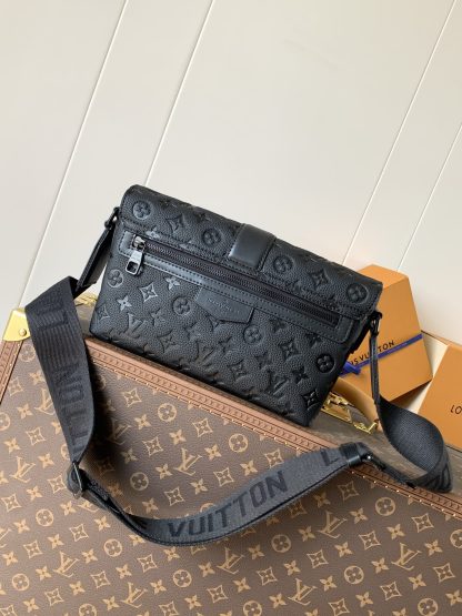 Louis Vuitton M23741 Black Pressed S-Cape Messenger Bag - Image 3