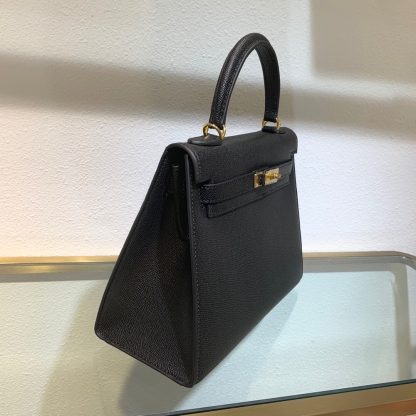 A black Kelly handbag from Hermès Size: 20613cm - Image 3