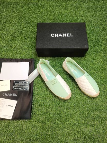 Chanel's early spring sunshine green and white new fisherman shoes - Image 2