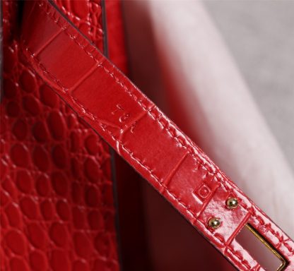 Hermès Red Mini Second Generation Kelly Crocodile Pattern Crossbody Bag Size: 25cm+9cm+18cm - Image 3