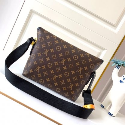Louis Vuitton m45557 bag - Image 4