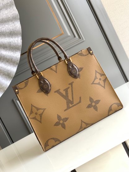 Louis Vuitton ONTHEGO Medium Handbag - Image 3