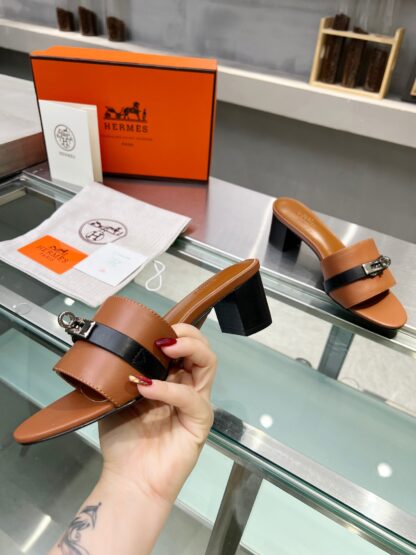 Hermès early spring new pure handmade dark brown thick heel sandals - Image 3