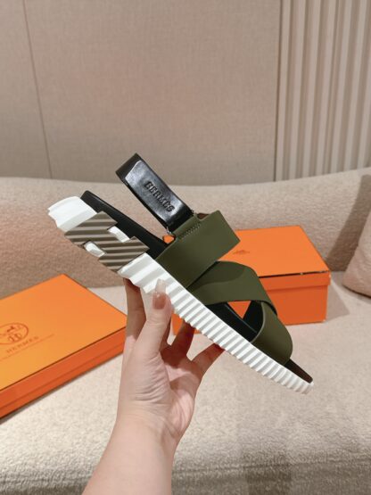 Hermès classic green comfortable casual style cross sandals - Image 3