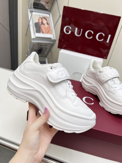 Gucci's latest hit white pine shoes - Image 3