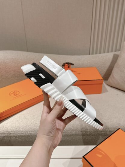 Hermès soft calfskin white casual cross-slippers - Image 3