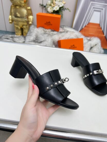 Hermès Spring/Summer new black thick-heeled sandals, heel height 5cm - Image 3