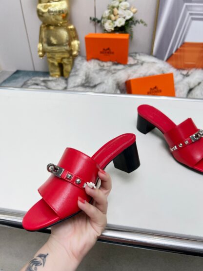 Hermès new spring and summer red thick-heeled sandals, heel height 5cm - Image 3