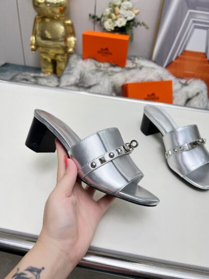 Hermès Spring/Summer new silver block-heeled sandals, heel height 5cm - Image 3