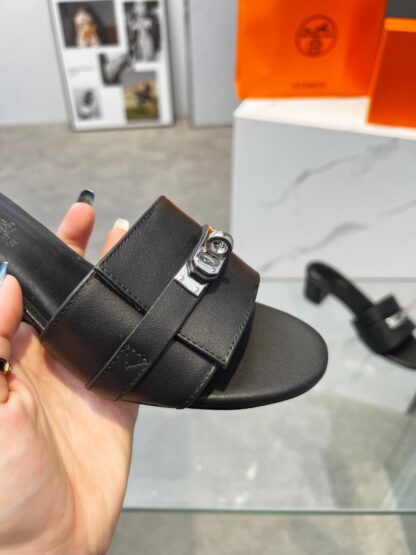 Hermès early spring new black high-heeled sandals - Image 3