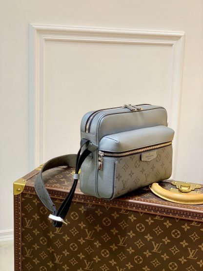 Louis Vuitton Outdoor messenger bag - Image 3