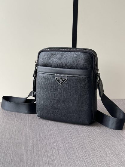Prada elegant crossbody bag - Image 3