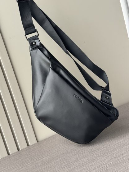 Prada stylish chest bag - Image 3