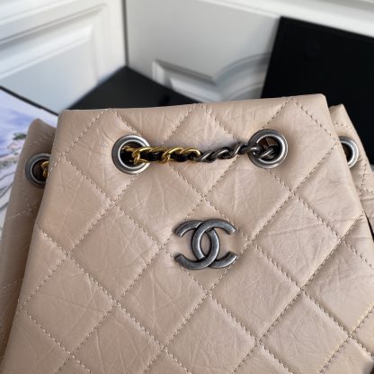 CHANEL new limited edition gold and silver chain retro backpack, Little香流浪 style - Image 3