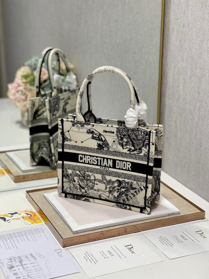 Dior Mini Book tote bag - Image 3