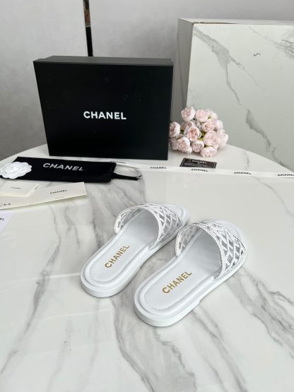 Chanel Spring/Summer New White Exquisite Plaid Braided Slippers - Image 3