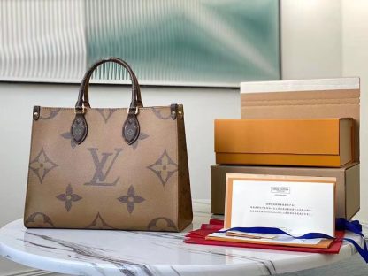 Louis Vuitton Onthego Medium Bag with Long Shoulder Strap in Black Leather - Image 3