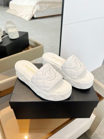 Chanel white simple and versatile super beautiful small slippers - Image 2