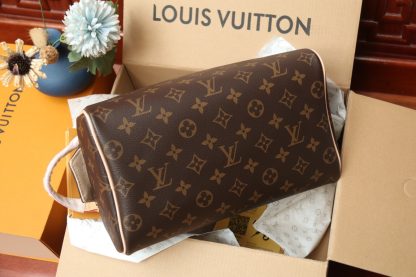 Louis Vuitton Monogram Cosmetic Bag Toiletry Bag Series - Image 3