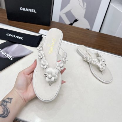 Chanel Spring/Summer White Delicate Shoes and Customized Flower Flip Flops Heel Height 1.5cm - Image 3