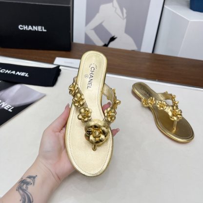 Chanel Spring/Summer Gold Delicate Shoes and Customized Flower Flip Flops Heel Height 1.5cm - Image 3
