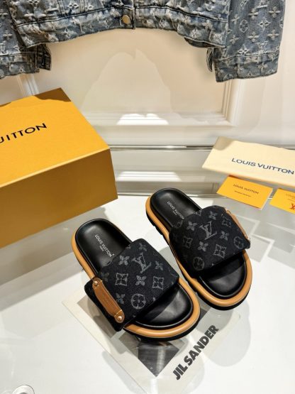 Louis Vuitton's latest fashion casual half slippers - Image 3