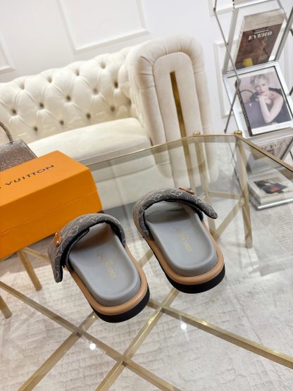 Louis Vuitton's latest fashion casual half slippers - Image 3