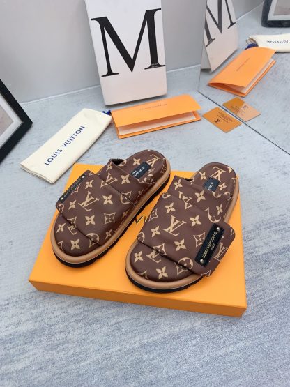 Louis Vuitton Early Spring Couple's Closed-Toe Slippers - Image 3