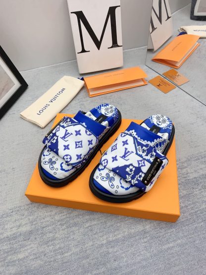 Louis Vuitton Early Spring Couple's Closed-Toe Slippers - Image 3