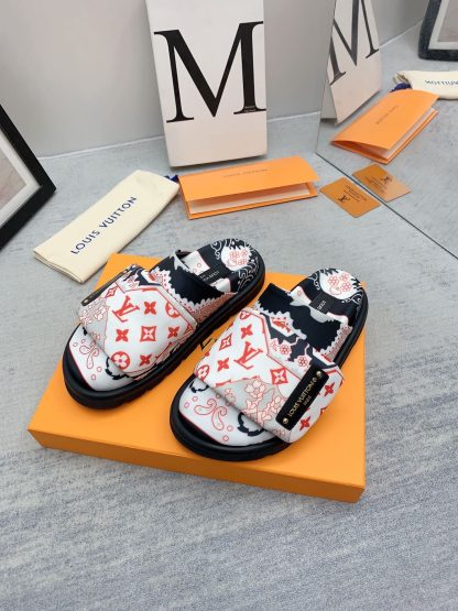 Louis Vuitton Early Spring Couple's Closed-Toe Slippers - Image 3