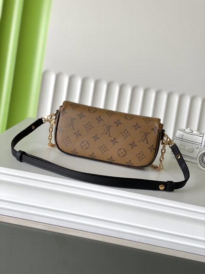 Louis Vuitton M26587CHAIN ​​IVY Chain Crossbody Bag - Image 3
