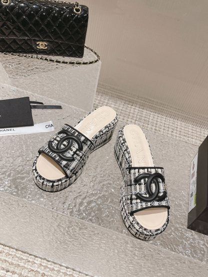 Chanel summer classic black and white double C design stylish and comfortable slippers front 3cm back 7cm - Image 3