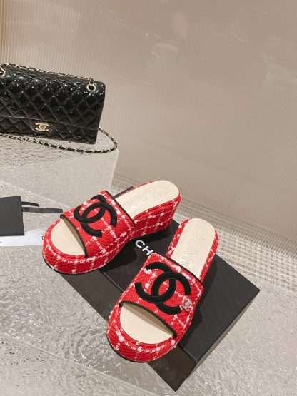 Chanel summer classic red and black double C design stylish and comfortable slippers front 3cm back 7cm - Image 3