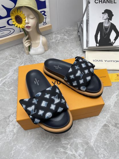 Louis Vuitton's latest hot-selling Velcro series couple's thick-soled slippers - Image 4